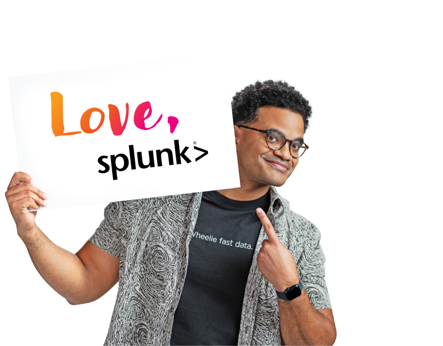 「Love, Splunk」と書かれたボードを指さしながら微笑むSplunk社員。